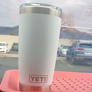 Yeti Stainless Steel White Tumbler 20 Oz New W. Registration Card & Instructions